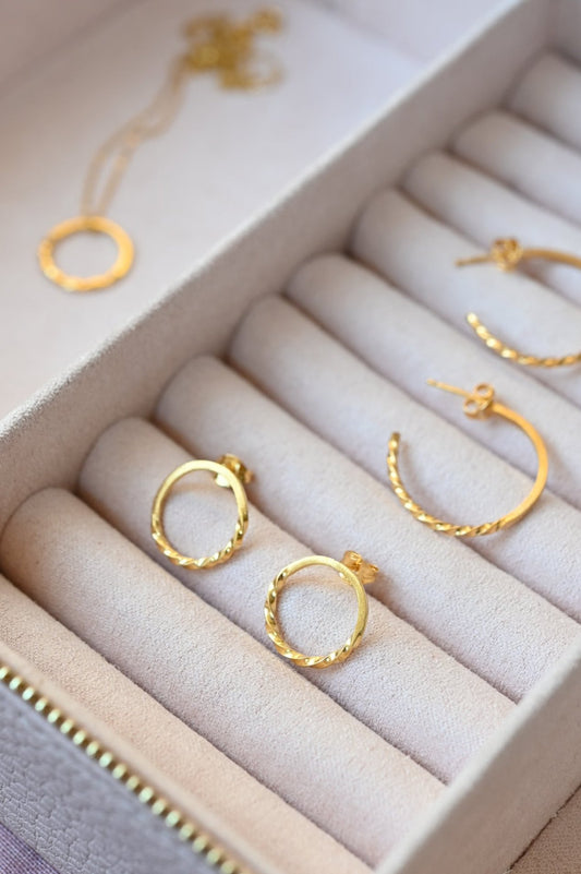 Twisted Studs