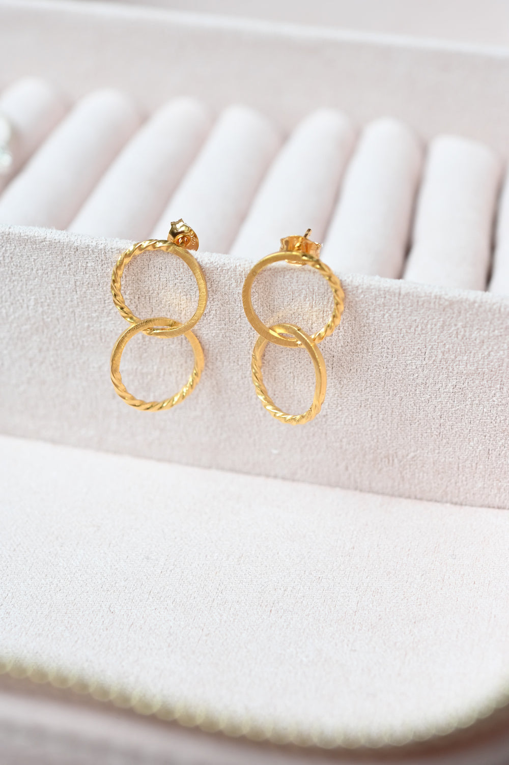 Double Twisted Studs